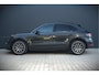 Porsche Macan 2.0 | Panoramadak | Bose | Luchtvering | PASM | Memory Seats | Camera | Leder Dashboard | Stuurverwarming | Stoelverwarming | Elektrische Achterklep | Navigatie |