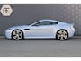 Aston Martin V12 Vantage S 5.9 | MINT CONDITION | KERAMISCHE REMMEN | MAKO BLUE | VOLLEDIG INTERIEUR & EXTERIEUR CARBON PACK | FULL SERVICE VIA KROYMANS ASTON MARTIN