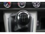 Volkswagen Transporter 2.0 TDI L2H1 28 Comfortline 110PK / 81kW Highline, Dubbele cabine, met armleuningen en verstelbare stoelen, privacy glas, glaslook panelen, parkeersensoren achter, cruise control, achterdeuren met ruit, bijrijdersbank, Apple Carplay / Android Auto, licht en regensensor, achterwissers, mistlampen voor, comfortstoel met armleuningen, in hoogte verstelbaar, reservewiel, airco, side bars, scheidingswand bekleed + ruit, zijwand bekleding, betonplex laadvloer met sjorogen, etc.