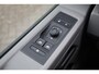 Volkswagen Transporter 2.0 TDI L2H1 28 Comfortline 110PK / 81kW Highline, Dubbele cabine, met armleuningen en verstelbare stoelen, privacy glas, glaslook panelen, parkeersensoren achter, cruise control, achterdeuren met ruit, bijrijdersbank, Apple Carplay / Android Auto, licht en regensensor, achterwissers, mistlampen voor, comfortstoel met armleuningen, in hoogte verstelbaar, reservewiel, airco, side bars, scheidingswand bekleed + ruit, zijwand bekleding, betonplex laadvloer met sjorogen, etc.
