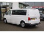Volkswagen Transporter 2.0 TDI L2H1 28 Comfortline 110PK / 81kW Highline, Dubbele cabine, met armleuningen en verstelbare stoelen, privacy glas, glaslook panelen, parkeersensoren achter, cruise control, achterdeuren met ruit, bijrijdersbank, Apple Carplay / Android Auto, licht en regensensor, achterwissers, mistlampen voor, comfortstoel met armleuningen, in hoogte verstelbaar, reservewiel, airco, side bars, scheidingswand bekleed + ruit, zijwand bekleding, betonplex laadvloer met sjorogen, etc.