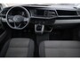 Volkswagen Transporter 2.0 TDI L2H1 28 Comfortline 110PK / 81kW Highline, Dubbele cabine, met armleuningen en verstelbare stoelen, privacy glas, glaslook panelen, parkeersensoren achter, cruise control, achterdeuren met ruit, bijrijdersbank, Apple Carplay / Android Auto, licht en regensensor, achterwissers, mistlampen voor, comfortstoel met armleuningen, in hoogte verstelbaar, reservewiel, airco, side bars, scheidingswand bekleed + ruit, zijwand bekleding, betonplex laadvloer met sjorogen, etc.