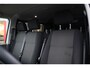 Volkswagen Transporter 2.0 TDI L2H1 28 Comfortline 110PK / 81kW Highline, Dubbele cabine, met armleuningen en verstelbare stoelen, privacy glas, glaslook panelen, parkeersensoren achter, cruise control, achterdeuren met ruit, bijrijdersbank, Apple Carplay / Android Auto, licht en regensensor, achterwissers, mistlampen voor, comfortstoel met armleuningen, in hoogte verstelbaar, reservewiel, airco, side bars, scheidingswand bekleed + ruit, zijwand bekleding, betonplex laadvloer met sjorogen, etc.