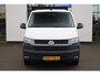 Volkswagen Transporter 2.0 TDI L2H1 28 Comfortline 110PK / 81kW Highline, Dubbele cabine, met armleuningen en verstelbare stoelen, privacy glas, glaslook panelen, parkeersensoren achter, cruise control, achterdeuren met ruit, bijrijdersbank, Apple Carplay / Android Auto, licht en regensensor, achterwissers, mistlampen voor, comfortstoel met armleuningen, in hoogte verstelbaar, reservewiel, airco, side bars, scheidingswand bekleed + ruit, zijwand bekleding, betonplex laadvloer met sjorogen, etc.
