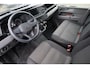 Volkswagen Transporter 2.0 TDI L2H1 28 Comfortline 110PK / 81kW Highline, Dubbele cabine, met armleuningen en verstelbare stoelen, privacy glas, glaslook panelen, parkeersensoren achter, cruise control, achterdeuren met ruit, bijrijdersbank, Apple Carplay / Android Auto, licht en regensensor, achterwissers, mistlampen voor, comfortstoel met armleuningen, in hoogte verstelbaar, reservewiel, airco, side bars, scheidingswand bekleed + ruit, zijwand bekleding, betonplex laadvloer met sjorogen, etc.