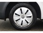 Volkswagen Transporter 2.0 TDI L2H1 28 Comfortline 110PK / 81kW Highline, Dubbele cabine, met armleuningen en verstelbare stoelen, privacy glas, glaslook panelen, parkeersensoren achter, cruise control, achterdeuren met ruit, bijrijdersbank, Apple Carplay / Android Auto, licht en regensensor, achterwissers, mistlampen voor, comfortstoel met armleuningen, in hoogte verstelbaar, reservewiel, airco, side bars, scheidingswand bekleed + ruit, zijwand bekleding, betonplex laadvloer met sjorogen, etc.