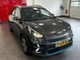 Kia Niro DynamicLine 64 kWh Stoel/Stuurverwarming ,Parkeersensoren achter ,Keyless entry- & start ,Achteruitrij camera ,Apple Carplay/Android Auto ,Adaptive cruise control, 3 fase