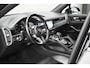 Porsche Cayenne 3.0 E-Hybrid 462pk | Panoramadak | Matrix PDLS+  | Sport Chrono | Trekhaak wegkl. | Bose | Luchtvering | Soft Close | Orig. NL |