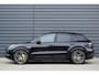 Porsche Cayenne 3.0 E-Hybrid 462pk | Panoramadak | Matrix PDLS+  | Sport Chrono | Trekhaak wegkl. | Bose | Luchtvering | Soft Close | Orig. NL |