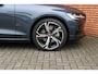 Volvo V60 B4 Automaat Essential Edition | Adaptieve Cruise Control Met Pilot Assist | Verwarmbare Voorstoelen | Stuurwielverwarming | 19" Lichtmetalen Velgen | Park Assist Voor & Achter incl. Achteruitrijcamera | Google Services |