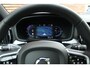Volvo V60 T6 Automaat Recharge AWD Plus Bright | Adaptieve Cruise Control met Pilot Assist | Premium audio by Harman Kardon | Panoramisch schuif-/kanteldak | Elektrische voorstoelen met geheugen | Verwarmbare voorstoelen + stuurwiel | Keyless Entry | 360 graden camera | Apple CarPlay | 19'' Lichtmetalen wielen