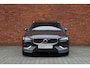 Volvo V60 T6 Automaat Recharge AWD Plus Bright | Adaptieve Cruise Control met Pilot Assist | Premium audio by Harman Kardon | Panoramisch schuif-/kanteldak | Elektrische voorstoelen met geheugen | Verwarmbare voorstoelen + stuurwiel | Keyless Entry | 360 graden camera | Apple CarPlay | 19'' Lichtmetalen wielen