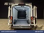 Ford Transit 2.0 TDCI 131pk L3H2 Euro6 Airco | Navigatie | Camera | Cruisecontrol | Apple Carplay | Stoelverwarming Android Auto, verwarmde voorruit, Parkeersensoren, Bijrijdersbank