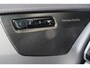 Volvo XC90 T8 Recharge AWD Ultimate Dark - LONG RANGE - Panorama/schuifdak - IntelliSafe Assist & Surround - Harman/Kardon audio - Parkeercamera achter - Verwarmde voorstoelen, stuur & achterbank - Parkeersensoren voor & achter - Elektr. bedienb. voorstoelen met geheugen - Head up display - Draadloze tel. lader - 20' LMV