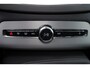 Volvo XC90 T8 Recharge AWD Ultimate Dark - LONG RANGE - Panorama/schuifdak - IntelliSafe Assist & Surround - Harman/Kardon audio - Parkeercamera achter - Verwarmde voorstoelen, stuur & achterbank - Parkeersensoren voor & achter - Elektr. bedienb. voorstoelen met geheugen - Head up display - Draadloze tel. lader - 20' LMV