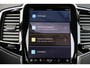 Volvo XC90 T8 Recharge AWD Ultimate Dark - LONG RANGE - Panorama/schuifdak - IntelliSafe Assist & Surround - Harman/Kardon audio - Parkeercamera achter - Verwarmde voorstoelen, stuur & achterbank - Parkeersensoren voor & achter - Elektr. bedienb. voorstoelen met geheugen - Head up display - Draadloze tel. lader - 20' LMV