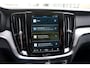 Volvo V60 2.0 B4 Plus Dark | Panoramadak | Audio by Harman/kardon | Pilot assist | Dode hoek detectie