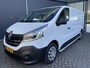 Renault Trafic 2.0 dCi 120 T29 L2H1 Airco - Cruise control - Parkeer sensoren achter - Navigatie - Radio - USB/AUX - DAB - Bluetooth - Trekhaak - Licht metalen velgen - Ramen electrisch voor - Voorstoelen verwarmbaar en verstelbaar - B-stoel IHV - 2 zitplaatsen voor - zijwand betimmering - laadvloer - zijschuifdeur rechts - tussenschot volledig