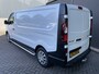 Renault Trafic 2.0 dCi 120 T29 L2H1 Airco - Cruise control - Parkeer sensoren achter - Navigatie - Radio - USB/AUX - DAB - Bluetooth - Trekhaak - Licht metalen velgen - Ramen electrisch voor - Voorstoelen verwarmbaar en verstelbaar - B-stoel IHV - 2 zitplaatsen voor - zijwand betimmering - laadvloer - zijschuifdeur rechts - tussenschot volledig