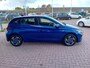 Hyundai i20 1.0 T-GDI Hybrid Comfort Automaat, Airco, Digitaal instrumenten paneel, Carpay/Android auto, Multimedia systeem, Cruise control, Parkeersensoren, Camera, Stoelverwarming, Stuurwiel verwarmd, Elektrische ramen en spiegels(inklapbaar) , Nieuwstaat, Dealer onderhouden, Fabrieksgarantie, BOVAG