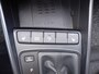 Hyundai i20 1.0 T-GDI Hybrid Comfort Automaat, Airco, Digitaal instrumenten paneel, Carpay/Android auto, Multimedia systeem, Cruise control, Parkeersensoren, Camera, Stoelverwarming, Stuurwiel verwarmd, Elektrische ramen en spiegels(inklapbaar) , Nieuwstaat, Dealer onderhouden, Fabrieksgarantie, BOVAG