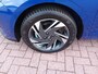 Hyundai i20 1.0 T-GDI Hybrid Comfort Automaat, Airco, Digitaal instrumenten paneel, Carpay/Android auto, Multimedia systeem, Cruise control, Parkeersensoren, Camera, Stoelverwarming, Stuurwiel verwarmd, Elektrische ramen en spiegels(inklapbaar) , Nieuwstaat, Dealer onderhouden, Fabrieksgarantie, BOVAG