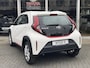 Toyota Aygo X 1.0 VVT-i First | Apple CarPlay/Android Auto, Lichtmetalen velgen, Licht + Regensensor, Parkeersensoren, Stuurbediening