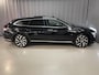 Volkswagen Arteon Shooting Brake 1.4 TSI eHybrid R-Line Business+ 19"/Panoramadak/Trekhaak/Head up/Stuurverwarming + stoel v+a/LED+/ 360 camera/PDC v+a/Dynamic Chassis/Apple Carplay & Android Auto