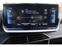 Peugeot 208 1.2 100PK AUTOMAAT ALLURE PACK | NAVIGATIE 10" TOUCHSCREEN | APPLE CARPLAY/ANDROID AUTO | ACHTERUITRIJ CAMERA | DAB+ RADIO | CLIMATE CONTROL | LICHTMETALEN VELGEN | CRUISE CONTROL | 3-D INSTRUMENTENPANEEL |