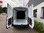 Ford Transit GB 350 L2H2 TDCi 105pk FWD Trend/ Trekhaak met 2500KG trekgewicht/ Parkeersensoren V+A/ DAB/ Cruise control/ 3 Zitplaatsen/ Airco/ Origineel NL/ NAP