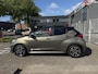 Toyota Yaris 1.5 Hybrid Dynamic Luxury Bi-Tone | Stoelverwarming | Camera | Lichtmetalen velgen |