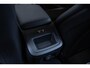 Volvo V60 B4 Automaat Plus Dark | Trekhaak semi Elektrisch | Stoel- en stuurverwarming | Elektrische achterklep | Parkeercamera | Verwarmde achterbank | Wegklapbare trekhaak | Google infotainment
