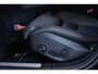 Volvo V60 B4 Automaat Plus Dark | Trekhaak semi Elektrisch | Stoel- en stuurverwarming | Elektrische achterklep | Parkeercamera | Verwarmde achterbank | Wegklapbare trekhaak | Google infotainment