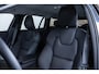 Volvo V60 B4 Automaat Plus Dark | Trekhaak semi Elektrisch | Stoel- en stuurverwarming | Elektrische achterklep | Parkeercamera | Verwarmde achterbank | Wegklapbare trekhaak | Google infotainment
