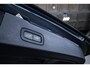 Volvo V60 B4 Automaat Plus Dark | Trekhaak semi Elektrisch | Stoel- en stuurverwarming | Elektrische achterklep | Parkeercamera | Verwarmde achterbank | Wegklapbare trekhaak | Google infotainment