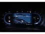 Volvo V60 B4 Automaat Plus Dark | Trekhaak semi Elektrisch | Stoel- en stuurverwarming | Elektrische achterklep | Parkeercamera | Verwarmde achterbank | Wegklapbare trekhaak | Google infotainment