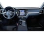 Volvo V60 B4 Automaat Plus Dark | Trekhaak semi Elektrisch | Stoel- en stuurverwarming | Elektrische achterklep | Parkeercamera | Verwarmde achterbank | Wegklapbare trekhaak | Google infotainment