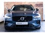 Volvo V60 B4 Automaat Plus Dark | Trekhaak semi Elektrisch | Stoel- en stuurverwarming | Elektrische achterklep | Parkeercamera | Verwarmde achterbank | Wegklapbare trekhaak | Google infotainment
