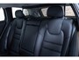 Volvo V60 B4 Automaat Plus Dark | Trekhaak semi Elektrisch | Stoel- en stuurverwarming | Elektrische achterklep | Parkeercamera | Verwarmde achterbank | Wegklapbare trekhaak | Google infotainment
