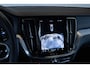 Volvo V60 B4 Automaat Plus Dark | Trekhaak semi Elektrisch | Stoel- en stuurverwarming | Elektrische achterklep | Parkeercamera | Verwarmde achterbank | Wegklapbare trekhaak | Google infotainment