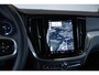Volvo V60 B4 Automaat Plus Dark | Trekhaak semi Elektrisch | Stoel- en stuurverwarming | Elektrische achterklep | Parkeercamera | Verwarmde achterbank | Wegklapbare trekhaak | Google infotainment