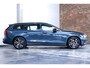 Volvo V60 B4 Automaat Plus Dark | Trekhaak semi Elektrisch | Stoel- en stuurverwarming | Elektrische achterklep | Parkeercamera | Verwarmde achterbank | Wegklapbare trekhaak | Google infotainment