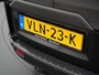 Ford Transit Custom 2.0TDCI 130PK 3-persoons Airco PDC Trekhaak Cruise-Controle Adaptieve bochtverlichting Voorruit Verwarmbaar Betonplex Schuifdeur-r Tussenwand Led 320 L1H1 Projector-koplamp mistlampen regen-/lichtsensor Zeer Compleet! EURO 6 385Nm 2.500kg Trekvermogen!