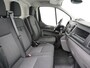 Ford Transit Custom 2.0TDCI 130PK 3-persoons Airco PDC Trekhaak Cruise-Controle Adaptieve bochtverlichting Voorruit Verwarmbaar Betonplex Schuifdeur-r Tussenwand Led 320 L1H1 Projector-koplamp mistlampen regen-/lichtsensor Zeer Compleet! EURO 6 385Nm 2.500kg Trekvermogen!