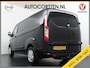 Ford Transit Custom 2.0TDCI 130PK 3-persoons Airco PDC Trekhaak Cruise-Controle Adaptieve bochtverlichting Voorruit Verwarmbaar Betonplex Schuifdeur-r Tussenwand Led 320 L1H1 Projector-koplamp mistlampen regen-/lichtsensor Zeer Compleet! EURO 6 385Nm 2.500kg Trekvermogen!
