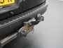 Ford Transit Custom 2.0TDCI 130PK 3-persoons Airco PDC Trekhaak Cruise-Controle Adaptieve bochtverlichting Voorruit Verwarmbaar Betonplex Schuifdeur-r Tussenwand Led 320 L1H1 Projector-koplamp mistlampen regen-/lichtsensor Zeer Compleet! EURO 6 385Nm 2.500kg Trekvermogen!
