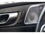 Volvo XC60 T6 Recharge AWD Ultimate Dark | Long Range | Bowers & Wilkins Audio | Luchtvering | Trekhaak | Head-up Display | 360° Camera | Gelamineerde zijruiten | Google Maps | Keyless entry | Parkeerverwarming
