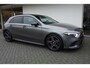 Mercedes-Benz A-klasse 180 Business Solution AMG / Night pakket/ Panorama/ Sfeerverlichting/ NL auto/ Dealer onderhouden
