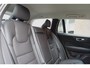 Volvo V60 B4 Automaat Plus Dark | Trekhaak Semi Elektrisch | Adaptieve Cruise Control met stuurhulp | 360 Graden Camera | Google Services | Verwarmbare voor- en achterstoelen | Stuurwielverwarming | 18" lichtmetalen velgen | Draadloze Telefoonlader | Electronic Climate Control | Dodehoekdetectie Met Correctie | Parkeersensoren