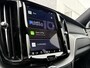 Volvo XC60 2.0 T6 Plug-in hybrid AWD Ultimate Dark | Long Range | Bowers & Wilkins audio | Luchtvering | Trekhaak | 360 camera | Stoel- en stuurverwarming | Adaptive cruise control |